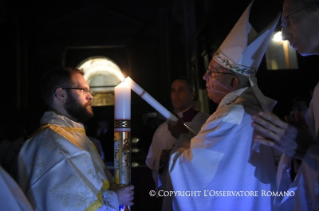 Homilia do Santo Padre: Vigilía pascal na Noite Santa 